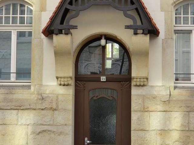 SCHÖNE 2 RAUMWOHNUNG ~ OFFENE KÜCHE MIT EINBAUKÜCHE ~ BALKON MIT TREPPE INS GRÜNE