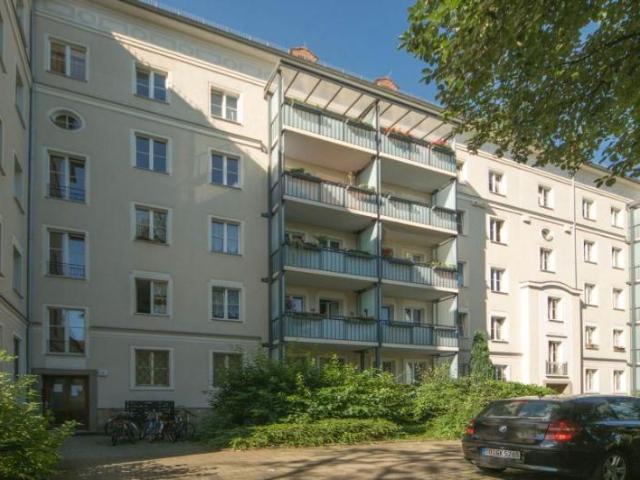 Schöne 2 RWE mit Balkon!