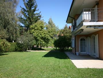 Schönes 7 Zimmer Apartment mit privatem Garten