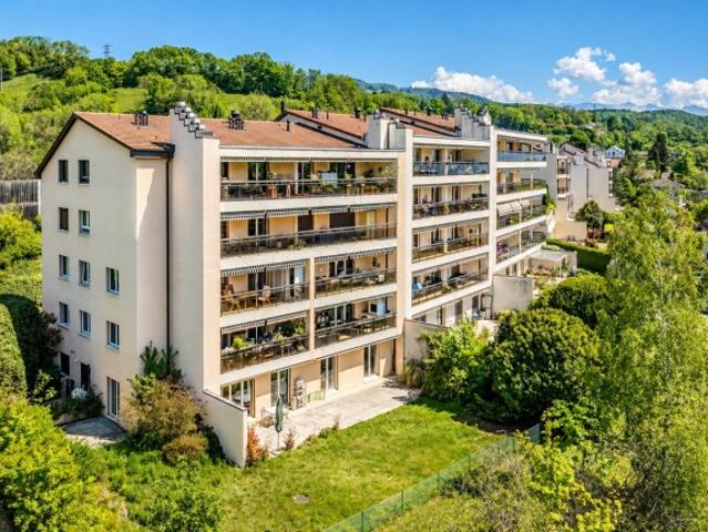 Schöne 4.5 Zimmer Wohnung mit Balkon