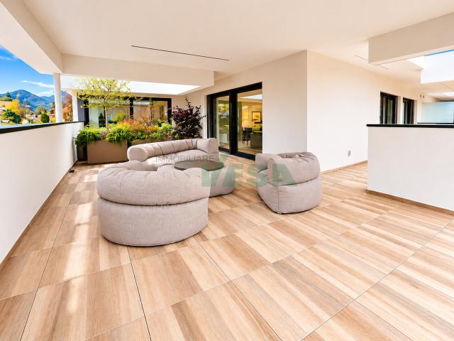 Schöne 4,5 Zimmer Attikawohnung mit grosser Terrasse und Seeblick