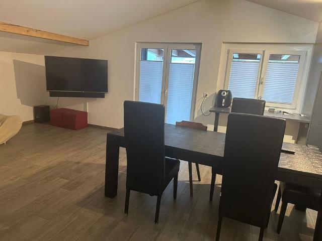Schöne 4.5 Zimmer Dachwohnung mit Balkon