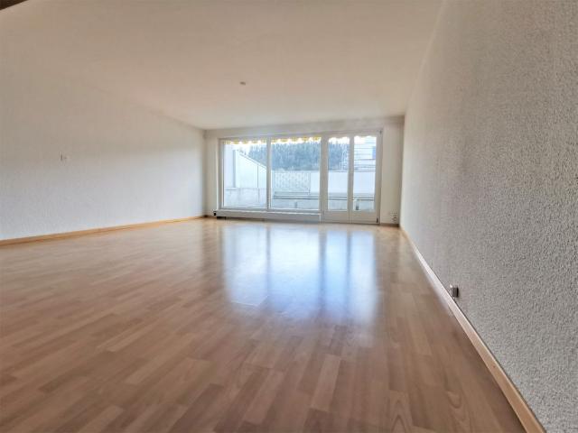 Schöne 4.5 Zimmerwohnung an zentraler Lage