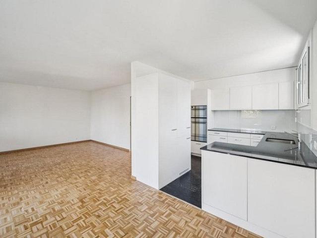 Schöne 4.5 Zimmerwohnung mit grossem Balkon in Allschwil