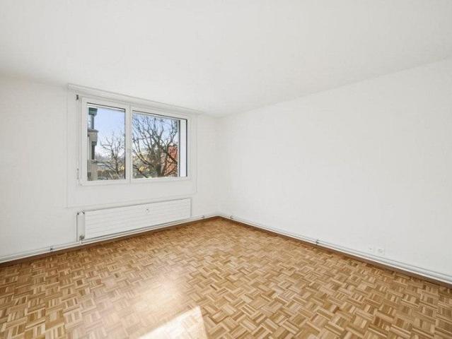 Schöne 4.5 Zimmerwohnung mit grossem Balkon in Allschwil