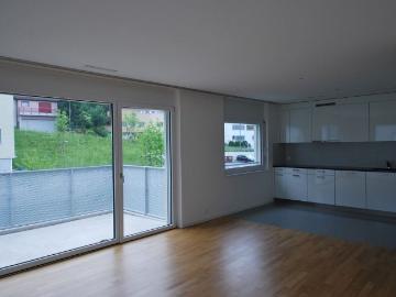 Schöne 4.5 Zimmerwohnung zu vermieten