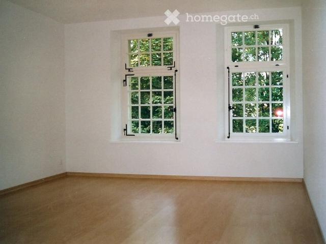 Schöne 4 1/2 Zimmerwohnung mit Schwedenofen in kunsthistorischem Landhaus