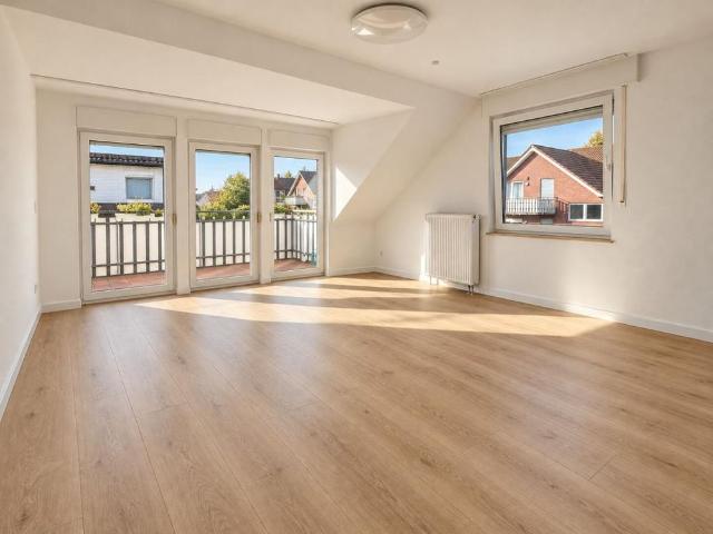 Schöne 4 Z Dachgeschosswohnung mit toller Aussicht in ruhiger Wohnlage Provisionsfrei