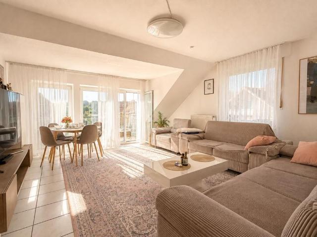 Schöne 4 Z Dachgeschosswohnung mit toller Aussicht in ruhiger Wohnlage Provisionsfrei