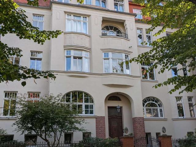 Schöne 4 Zi ETW mit ebenerdiger Terrasse, sep. Küche, Wannenbad und Laminat in der südl. Innenstadt