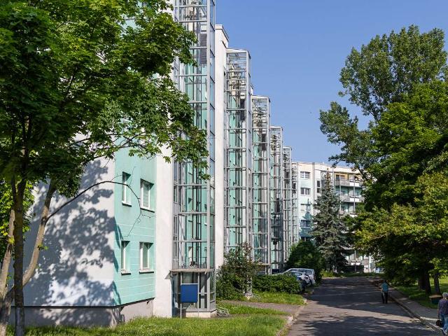 Schöne 4 Zimmerwohnung mit Balkon und Aufzug, Bad mit Dusche!