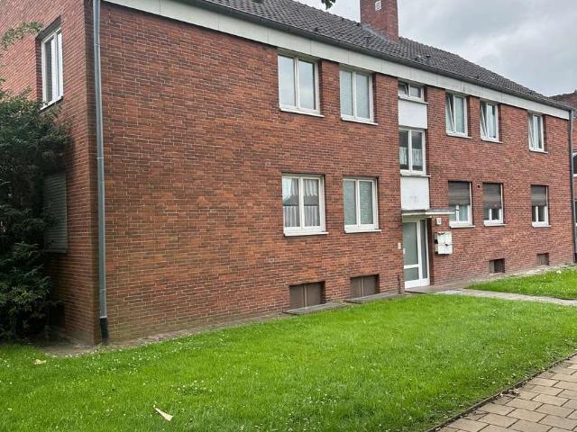 Schöne 4 Zimmerwohnung mit EBK und Balkon ab sofort