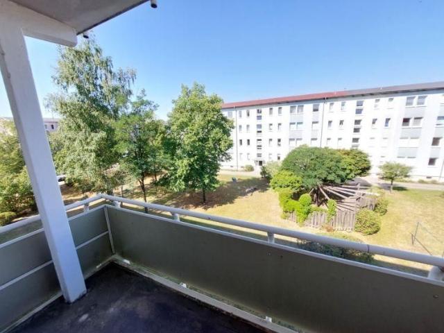 Schöne 4 Zimmerwohnung mit Einbauküche und Balkon
