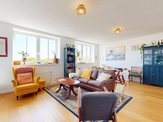 Schöne 4 Zimmerwohnung am Liechtensteinpark | 2 Bäder | Lift |