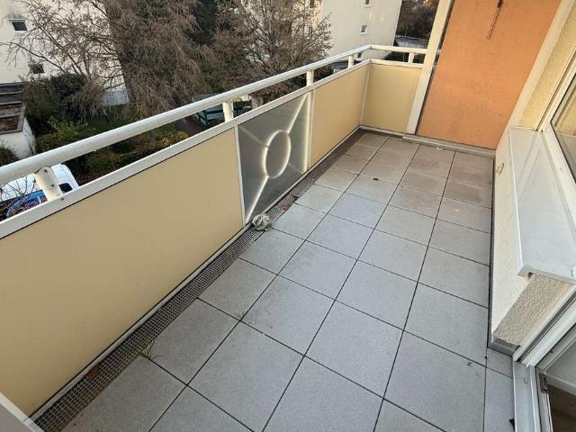 SCHÖNE 4 ZIMMERWOHNUNG IN KELKHEIM MITTE MIT BALKON