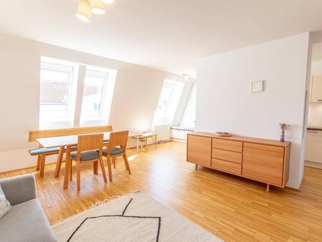 Schöne 4 Zimmer Dachgeschoß Maisonette mit ruhig gelegener Terrasse