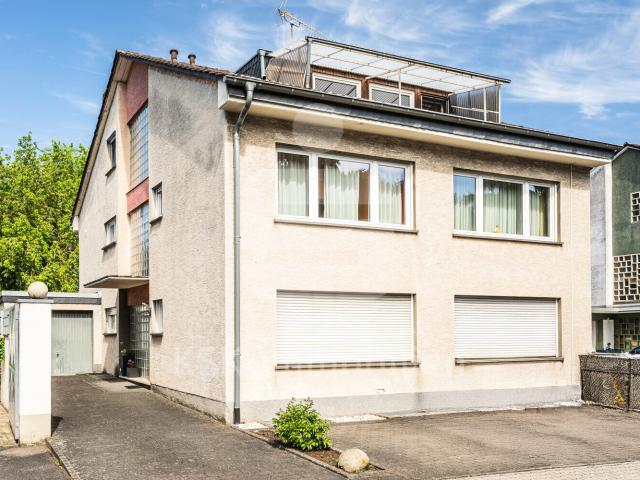 Schöne 4 Zimmer Eigentumswohnung mit Balkon und Stellplatz!
