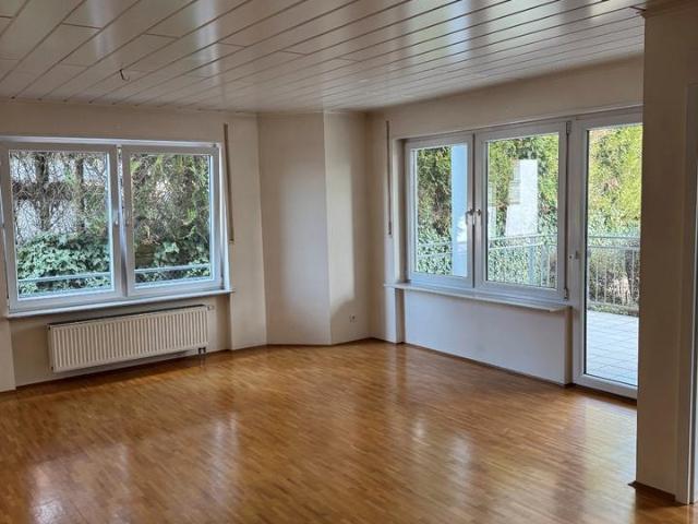 Schöne 4 Zimmer Eigentumswohnung mit Terrasse in Römerberg