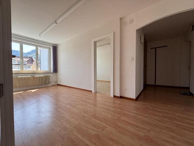 Schöne 4 Zimmer Wohnung im Herzen von Tavannes
