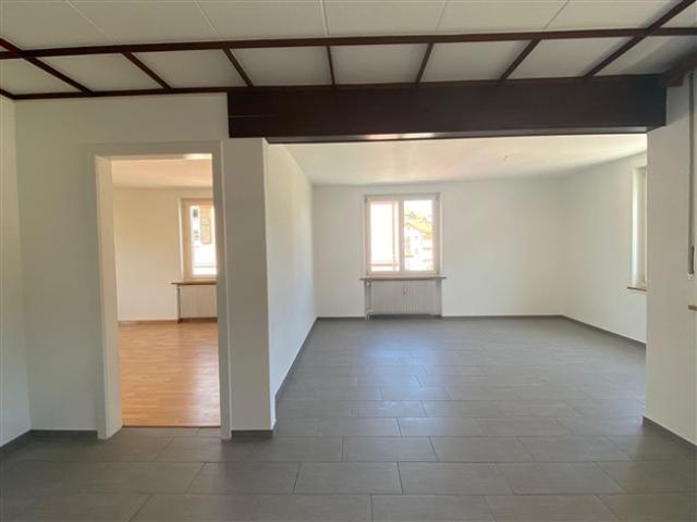 Schöne 4 Zimmer Wohnung im Herzen von Tavannes