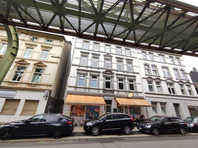 Schöne 4 Zimmer Wohnung in Wuppertal, mit der S Bahn erreicht man Düsseldorf Hauptbahnhof in 30min