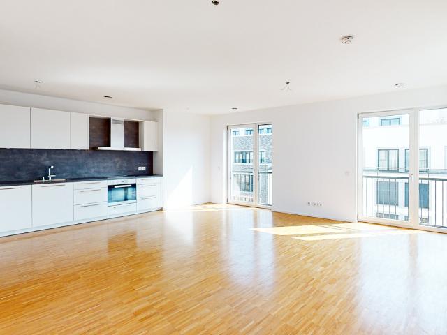 Schöne 4 Zimmer Wohnung mit Bad en Suite