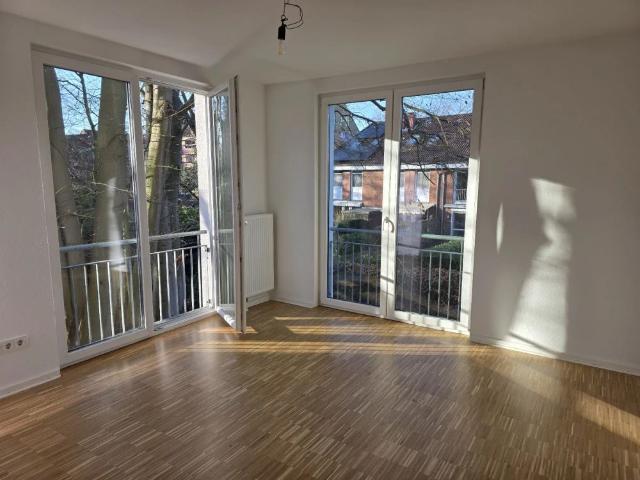 Schöne 4 Zimmer Wohnung mit Balkon in gepflegter Anlage in Hamburg Schnelsen aus 2013