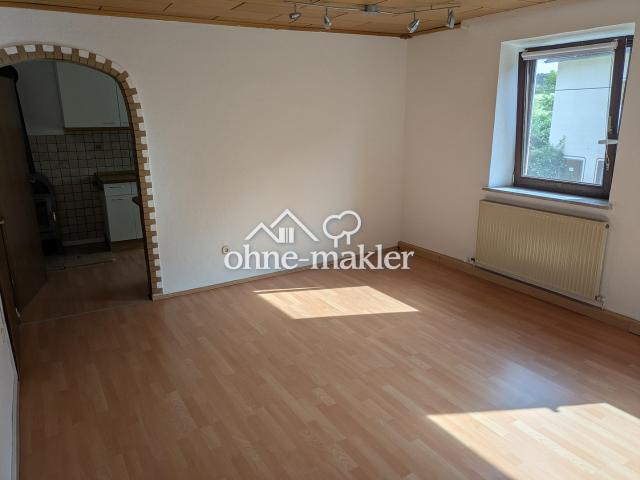 Schöne 4 Zimmer Wohnung mit Balkon und Garten