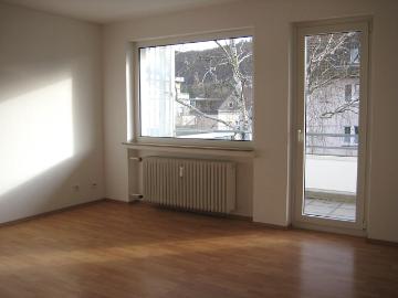 Schöne 4 Zimmer Wohnung mit Balkon