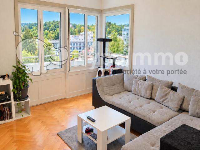 Schöne 4 Zimmer Wohnung mit Balkon