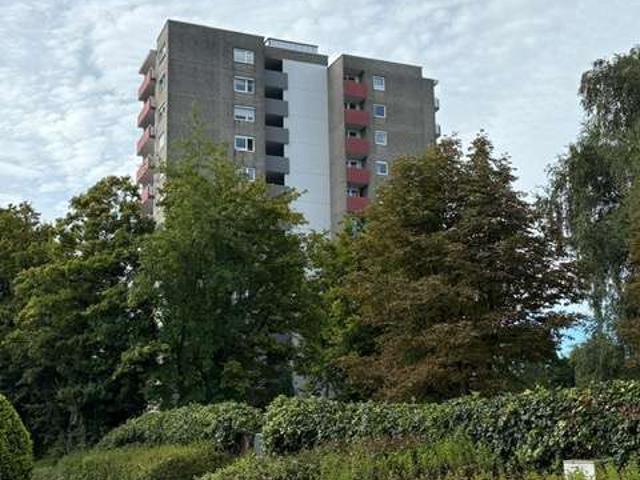 Schöne 4 Zimmer Wohnung mit Balkon