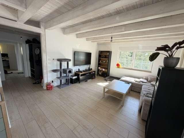 Schöne 4 Zimmer Wohnung mit großem, überdachten Balkon