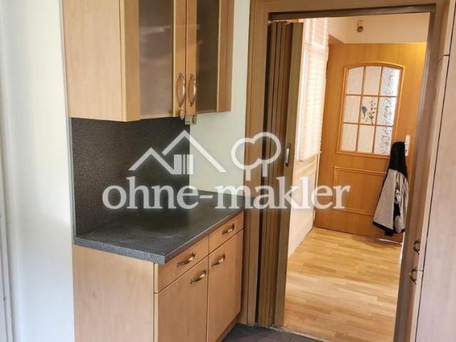Schöne 4 Zimmer Wohnung mit Einbauküche und Balkon