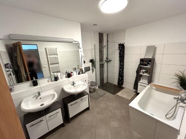 Schöne 4 Raum Wohnung direkt am Hasselbachplatz!