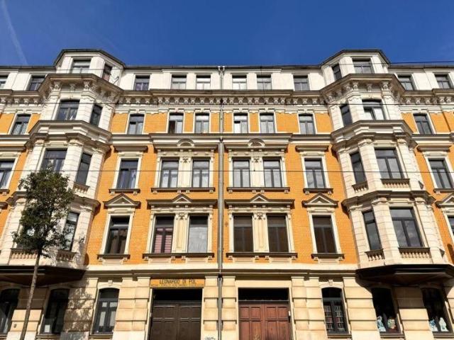 Schöne 4 Raumwohnung im Altbau mit Balkon!