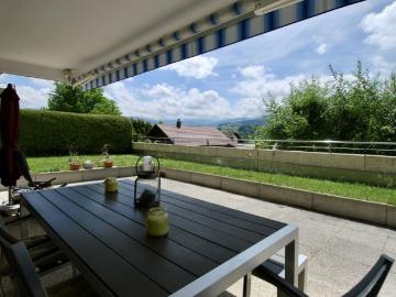 Schöne 5,5 Zimmer Wohnung mit Garten und Blick auf die Freiburger Alpen