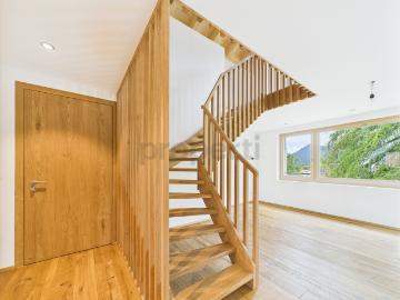 Schöne 5.5 Zimmer Maisonette Neubauwohnung mit Berg und Seeblick in Brigels