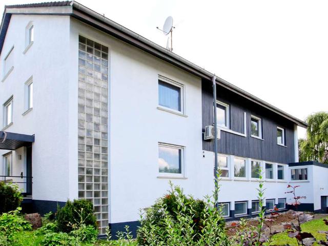 Schöne 5 Zimmer Wohnung mit zwei Bädern und Balkon!