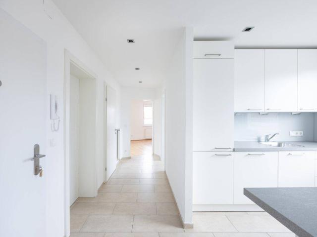 Schöne 67m² 2 Zimmer DG Wohnung mit 24m² Terrasse ohne Lift für Sportler und Fitnessfreunde