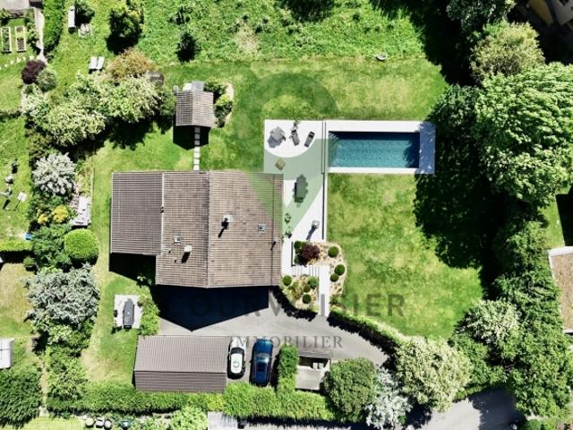 Schöne 6,5 Zimmer Eigentumswohnung mit privatem Pool