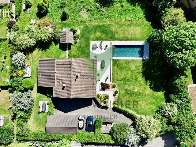 Schöne 6,5 Zimmer Eigentumswohnung mit privatem Pool