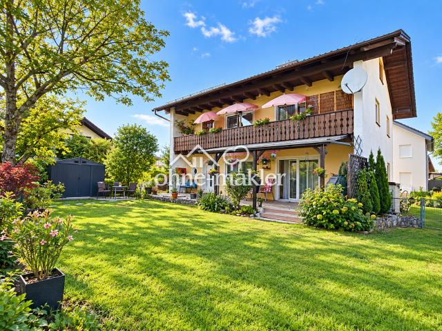 Schöne 78,5 m² Wohnung mit überdachter Terrasse und Garten in Edling
