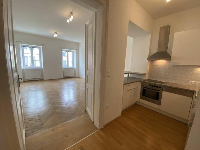 Schöne City Altbauwohnung! kurze Wege!