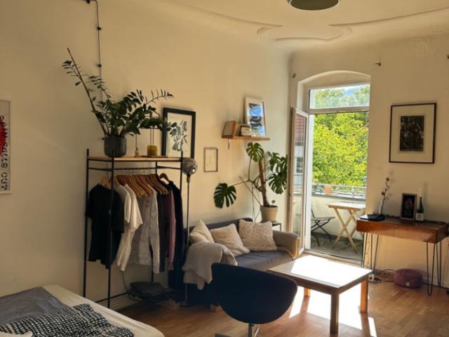 Schöne Altbau Wohnung mit Balkon im Schillerkiez