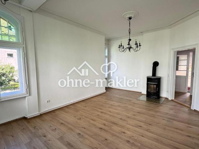 Schöne Altbau 4 Zimmer Wohnung in Dreiparteienhaus
