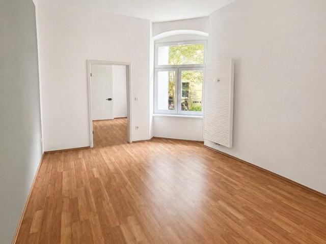 Schöne Altbauwohnung 77 qm, 3 Zimmer mit Keller