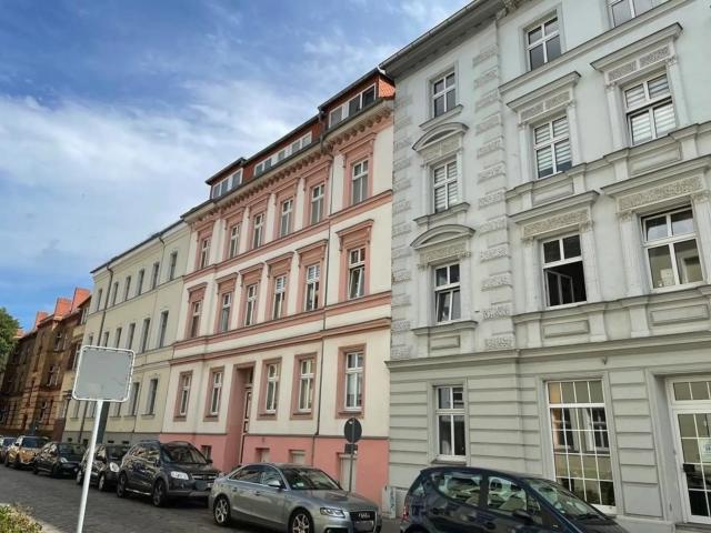 Schöne Altbauwohnung im Kiez fußläufig zum Bahnhof