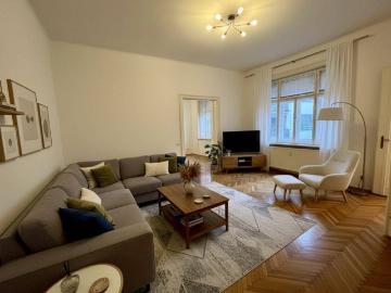SCHÖNE ALTBAUWOHNUNG INNENHOF RUHELAGE SERVITENVIERTEL