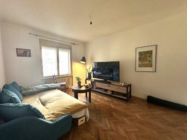 Schöne Altbauwohnung mit 2 Zimmer Wohnung mit separater Küche in Grazer Innenstadt Lage – fünf Gehminuten vom Grazer Hautplatz entfernt – provisionsfrei