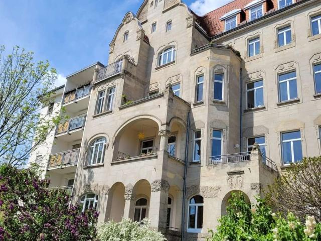 Schöne Altbauwohnung mit fünf Zimmern in Dresden Plauen / Beautiful five room apartment Dresden